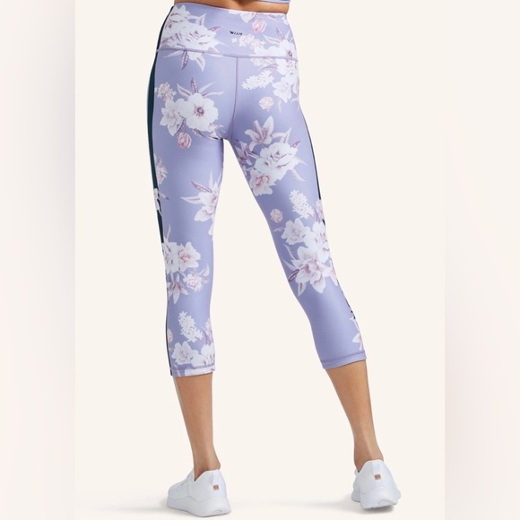 PELOTON WILD FLOWER HIGH RISE CAPRI NWT - Picture 3 of 4